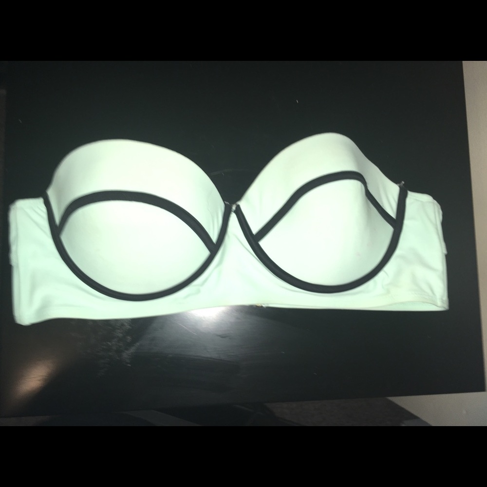 Strapless swimsuit top